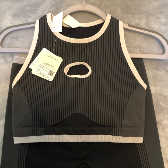 Fabletics  Low Impact Bra and High Waisted Leggings Grey/Black Size M NWT - Picture 2 of 11